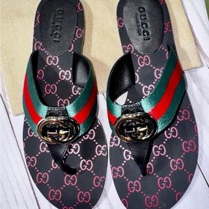 Gucci Kika GG Logo Red & Black Thong Sandals Size 8